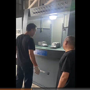 汽车铸件转盘式自动喷砂机喷砂处理视频