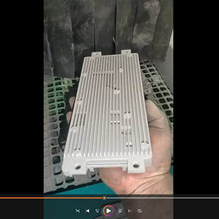 浙江嘉兴案例：新能源电池外壳铝材输送式自动喷砂机