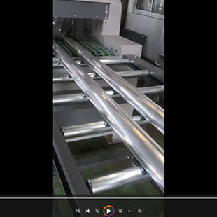 烟台客户案例：钢管输送式喷砂机工作视频