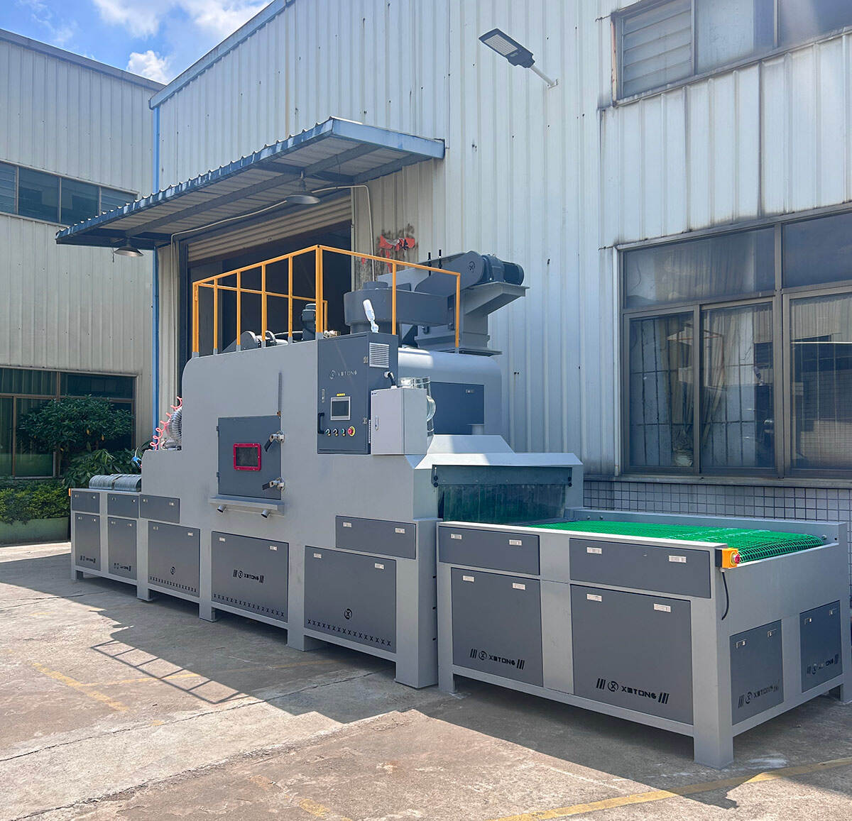 鑫百通大型输送式自动喷砂机设备