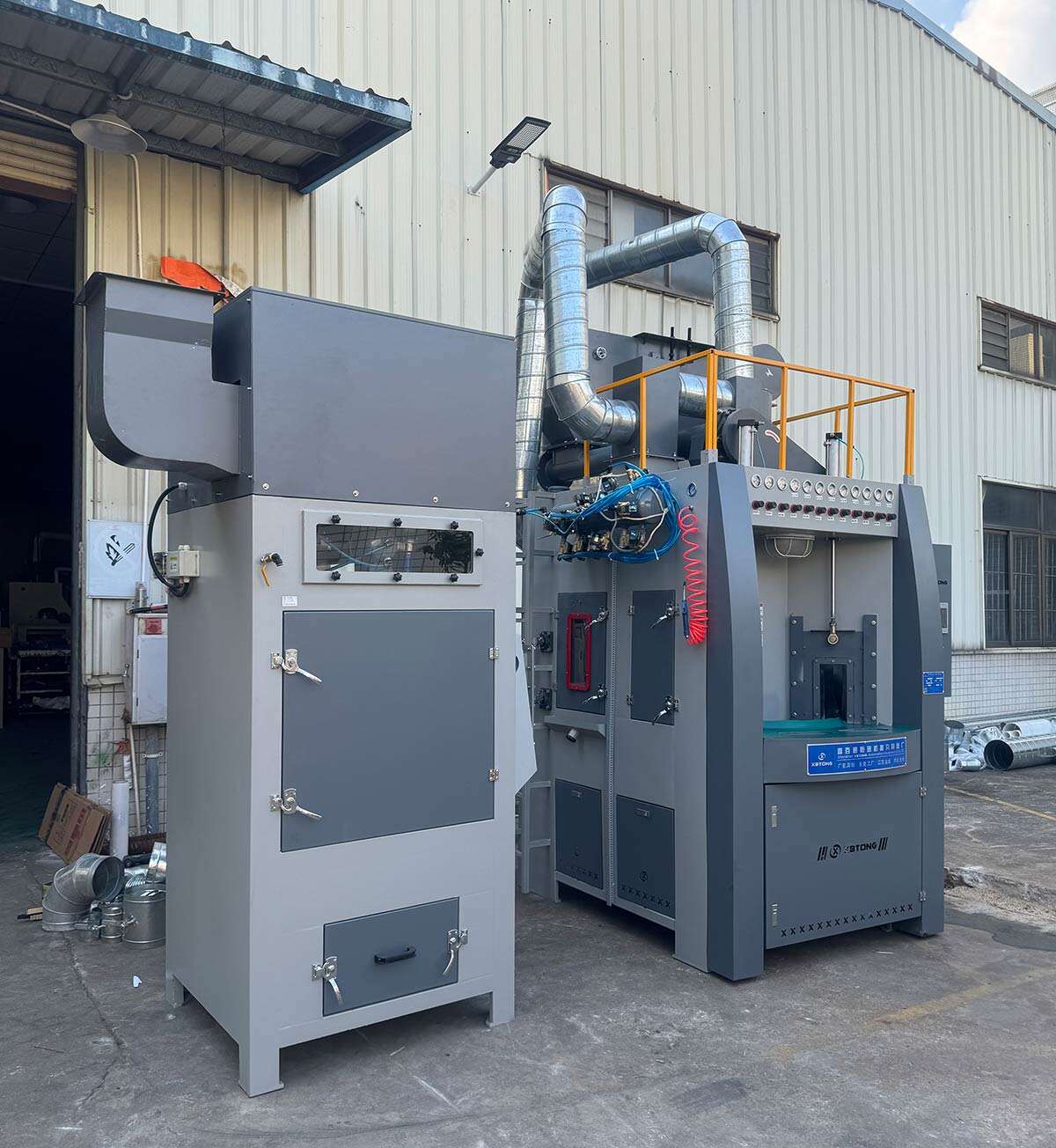 鑫百通转盘式自动喷砂机