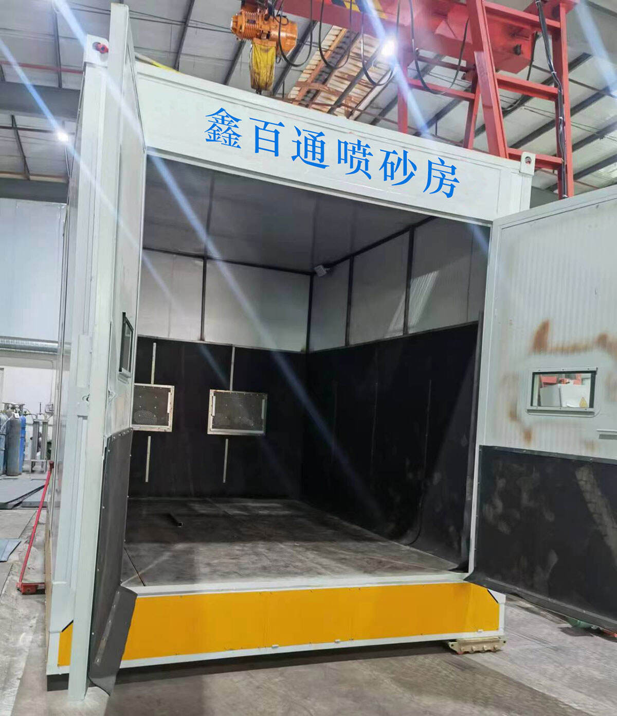 鑫百通喷砂房设备内部实拍图